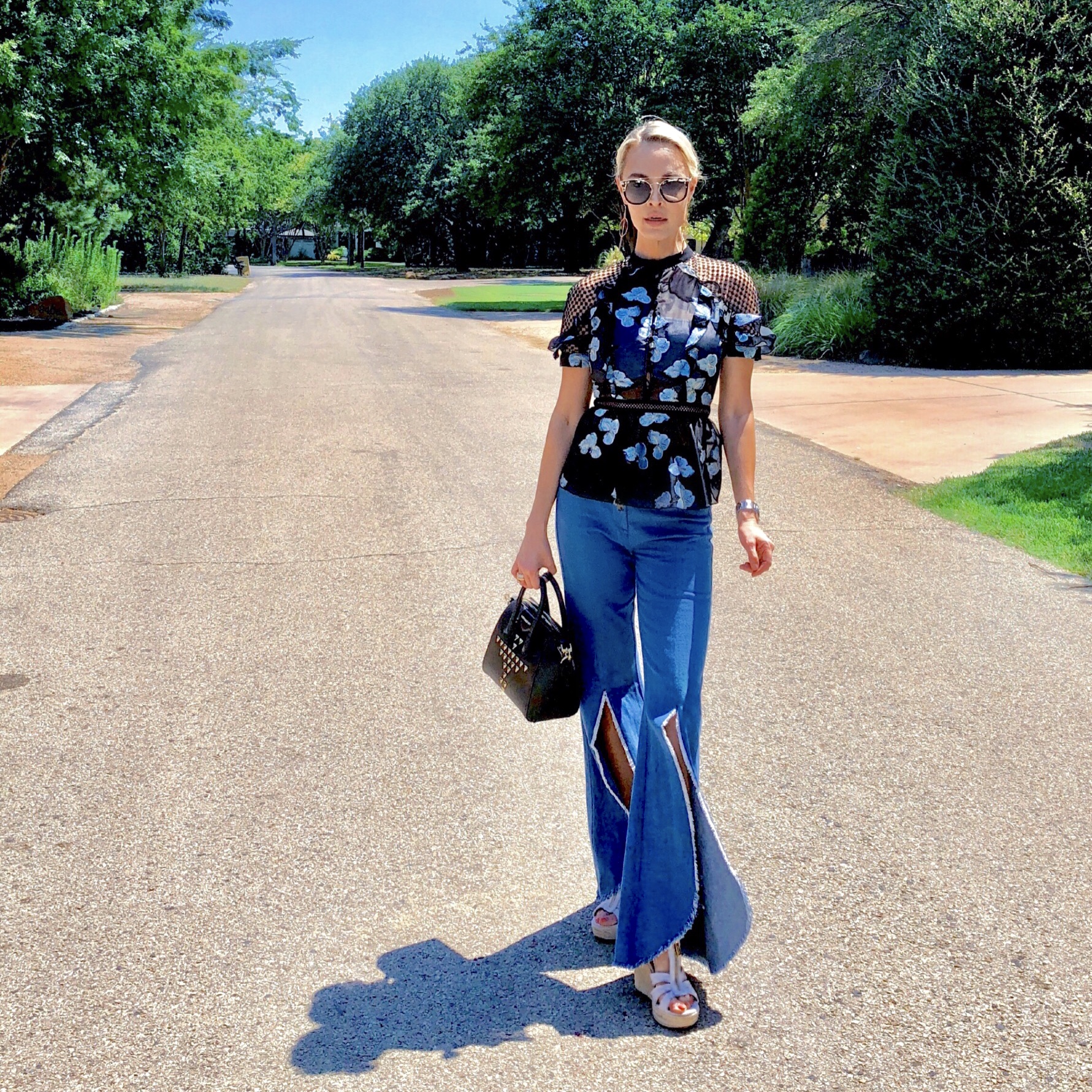 outfit with flared jeans and a floral shirt