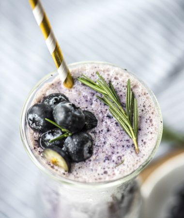 my favorite healthy smoothie recipe with blueberries