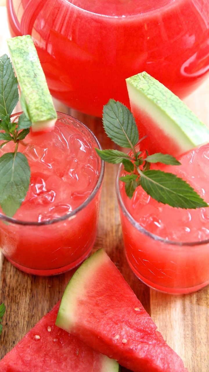 watermelon lemonade in glasses